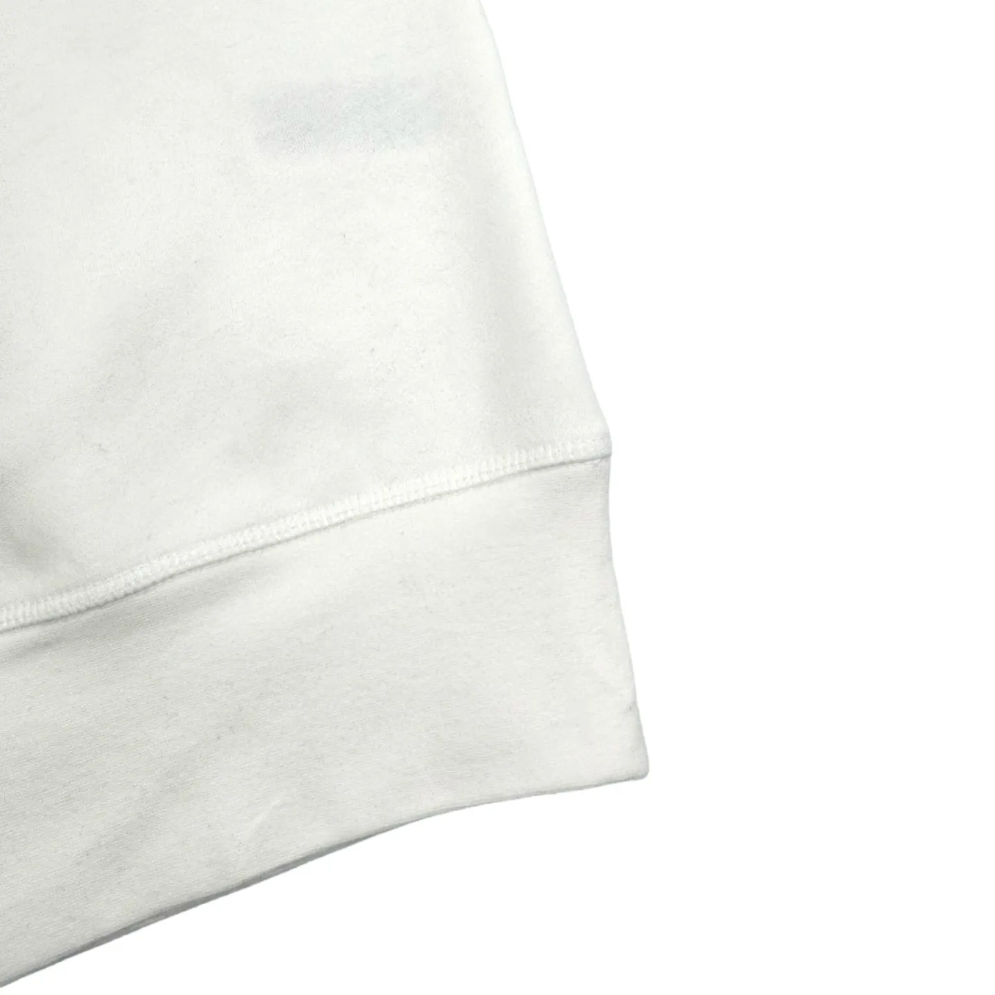 🅿️320 [Exclusive supply] Ralph Lauren pony embroidered round neck sweatshirt (white). The original purchase was 1,690 and developed. The fabric is made of customized cloud-like honey cotton fleece sweatshirt material. It feels delicate and comfortable against the skin. It is based on matte gray and comes with a soft light filter. The exquisite indigo pony logo is embellished. It is highly recognizable. It has an atmosphere of freedom and vitality. A symphony of pure and smart colors. Outline high-end silhouettes with extreme simplicity and become the focus of vision. Demonstrate taste in silence, using imported machine embroidery technology. Use advanced computer control systems and precision mechanical components to achieve iconic pony embroidery operations. High precision. The lines are smooth and delicate, using the Hasuo process. Sewing with specific machines. Hasuo has high fastness and adds visual effects. It is time-consuming and labor-intensive, and the fabrics have been washed. It has a better hand feel and texture. It is not easy to deform and is not easy to shrink. Not easy to fade and maintain long-lasting beauty. Size:S-M-L-XL